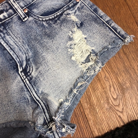 \Forever 21\• High Rise Cutoffs - Picture 6 of 9